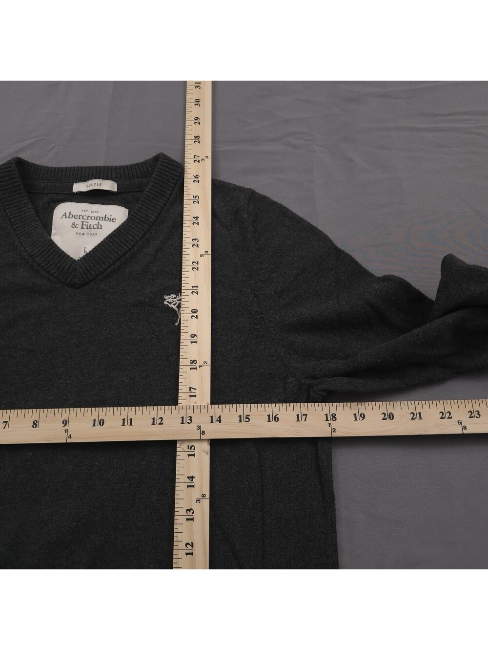 Abercrombie Fitch Men Charcoal V Neck Sweater Cashmere Wool Blend L Muscle Fit - Picture 4 of 7